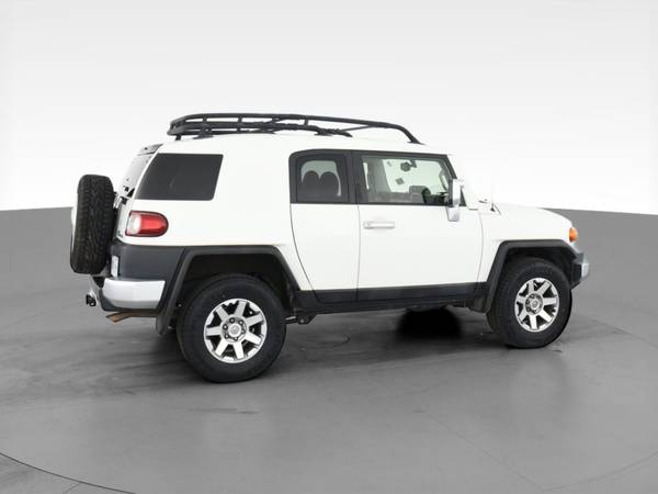 2014 Toyota FJ Cruiser Sport Utility 2D suv White - FINANCE ONLINE -... for sale in Akron, OH – photo 12