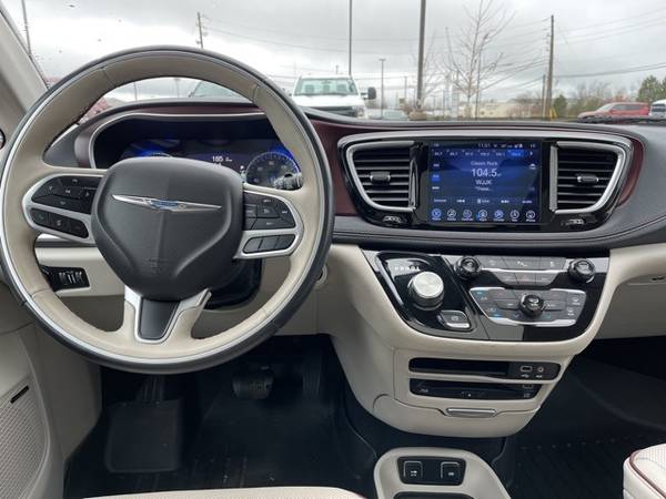 2017 Chrysler Pacifica FWD 4D Passenger Van/Minivan/Van Limited for sale in Indianapolis, IN – photo 17