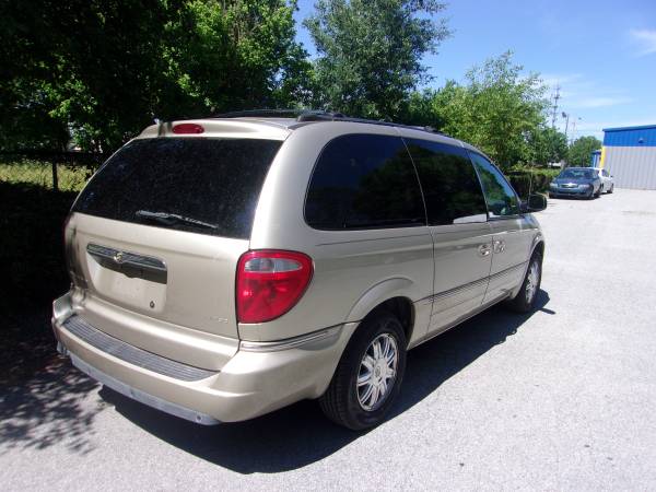 2005 Chrysler Town Country Limited for sale in High Point, NC – photo 3
