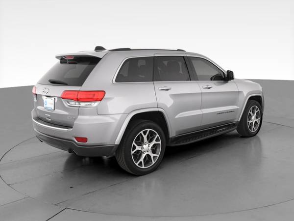 2018 Jeep Grand Cherokee Limited Sport Utility 4D suv Gray - FINANCE... for sale in Lewisville, TX – photo 11