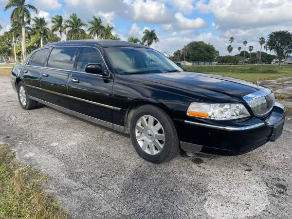 2003 Lincoln Town Car Executive Limousine for sale in Miami, FL