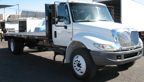 2005 International 4300 DT466 Flatbed 24FT with Liftgate for sale in Mesa, AZ – photo 2