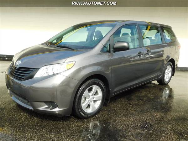 2017 Toyota Sienna (only 298 miles ) for sale in Cedar Rapids, IA – photo 2