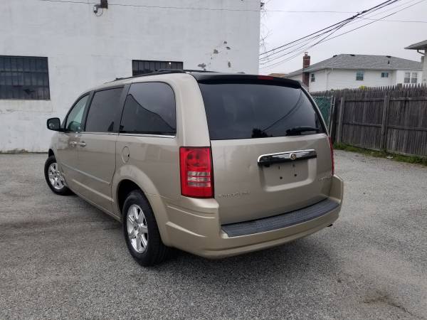 2009 Chrysler Town & Country Touring for sale in Island Park, NY – photo 7