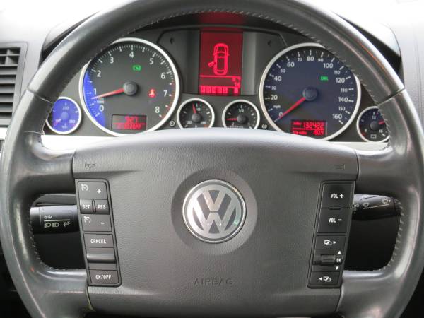 2009 Volkswagen Touareg VR6 FSI - - by dealer for sale in Jenison, MI – photo 12