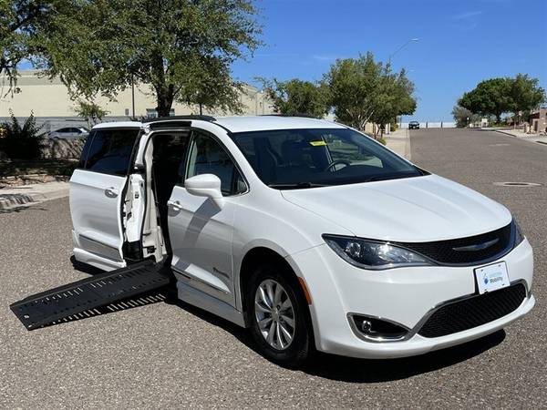 2018 Chrysler Pacifica Touring L Power Side-Entry for sale in Phoenix, IL – photo 3