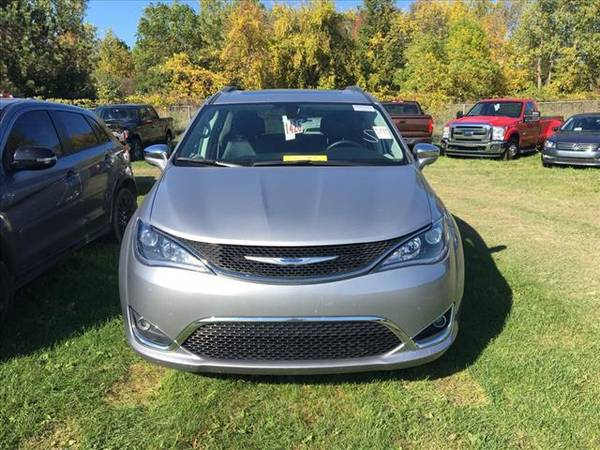 2018 Chrysler Pacifica Limited - mini-van for sale in Grand Blanc, MI – photo 2