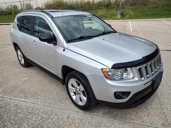 Beautiful 2012 Jeep Compass Latitude 4x4 make offer for sale in Youngstown, OH