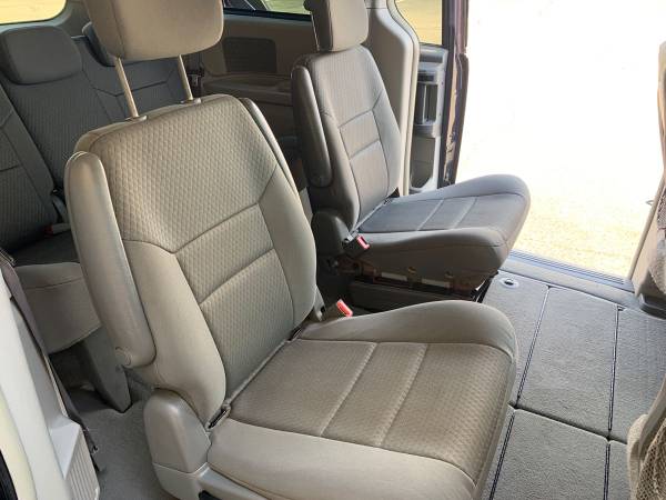 2009 Chrysler Town & Country for sale in Kings Park, NY – photo 13