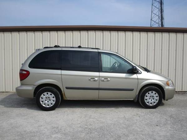 2005 Chrysler Town Country LX - cars & trucks - by dealer - vehicle... for sale in Wilmington, OH – photo 2