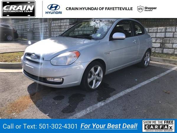 2010 Hyundai Accent SE hatchback Platinum Silver Metallic + Pearl for sale in Fayetteville, AR