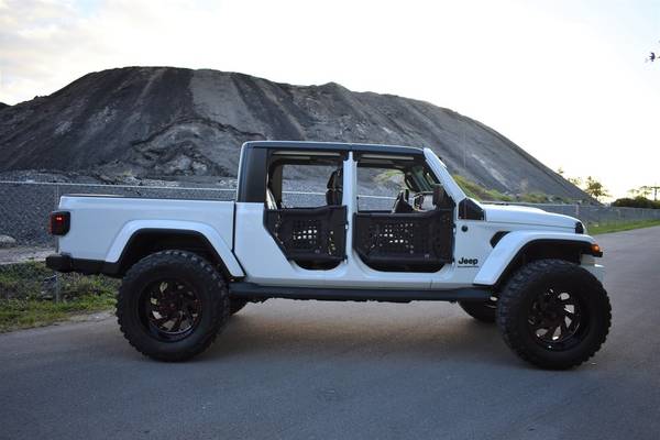 2021 Jeep Gladiator Sport S 4x4 4dr Crew Cab 5.0 ft. SB Pickup Truck... for sale in Miami, ID – photo 11