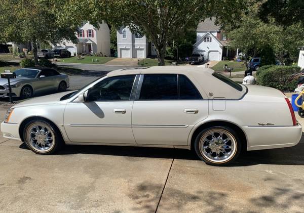 2010 CADILLAC DTS LIMITED VOGUE EDITION, WHITE DIAMOND! - cars &... for sale in Lebanon, GA – photo 2