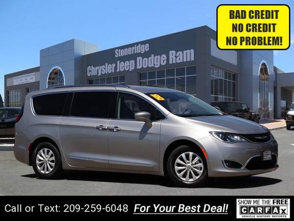 2018 Chrysler Pacifica Touring L Minivan van Silver/ Detail for sale in Pleasanton, CA