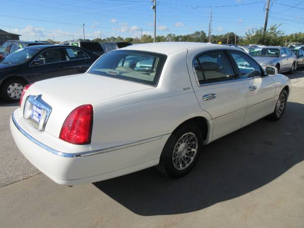 2002 Lincoln Town Car Signature Series - Auto/Wheels/Leather - SALE!! for sale in Des Moines, IA – photo 6