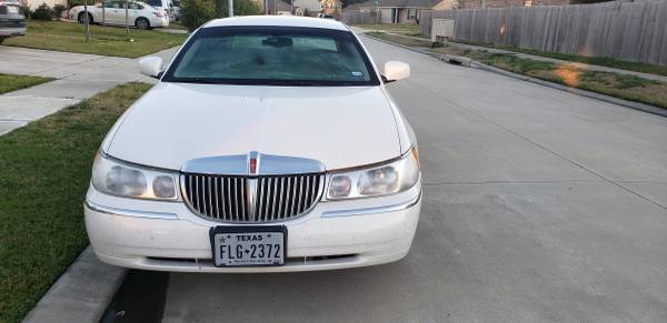 2001 Lincoln Town Car Signature Series - cars & trucks - by owner -... for sale in CROSBY, TX