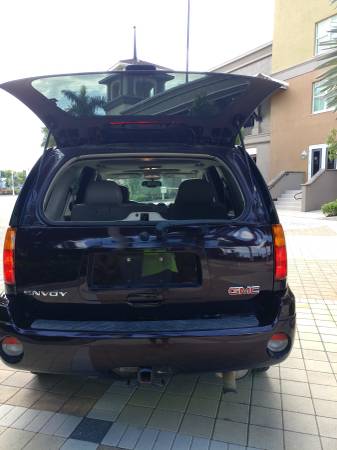 GMC Envoy SLT 4WD sunroof 1 owner private clean Carfax for sale in Fort Myers, FL – photo 8