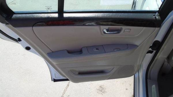 08 cadillac dts 92,000 miles $4999 for sale in Waterloo, IA – photo 5