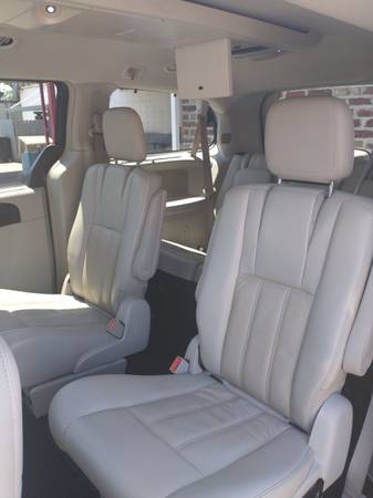2011 Chrysler Town and Country Touring L for sale in Charleston, SC – photo 9