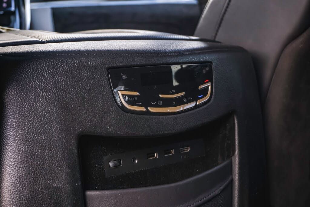 2018 Cadillac Escalade Platinum 4WD for sale in Burr Ridge, IL – photo 27