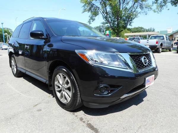★★★ 2015 Nissan Pathfinder 4x4 / ONLY 26k Miles / $2000 DOWN! ★★★ for sale in Grand Forks, ND – photo 3