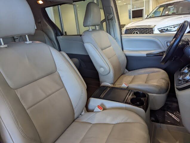 2017 Toyota Sienna XLE 8-Passenger FWD for sale in Annapolis, MD – photo 22