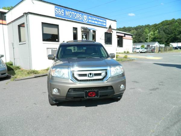 2011 Honda Pilot Touring DVD & Navigation Leather sunroof 124k miles... for sale in Marietta, GA – photo 2