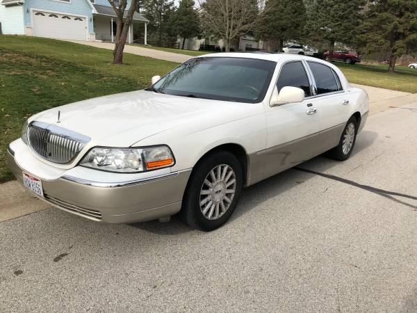 2003 Lincoln Town Car Signature - cars & trucks - by owner - vehicle... for sale in Monclova, OH – photo 3