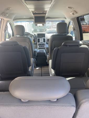 2010Chrysler Town and Country Touring for sale in West Babylon, NY – photo 7