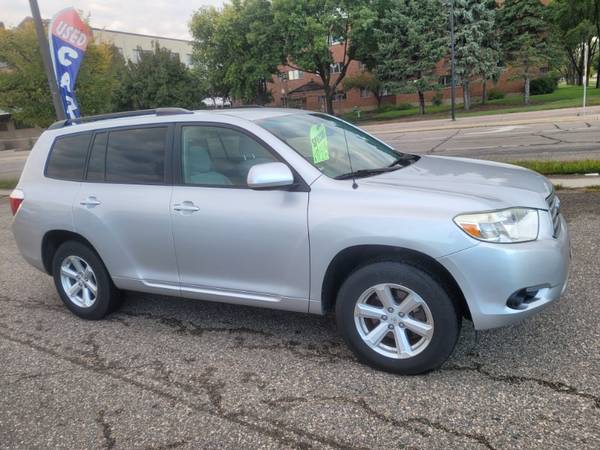2008 Toyota Highlander Base 2WD - cars & trucks - by dealer -... for sale in Moorhead, ND – photo 2