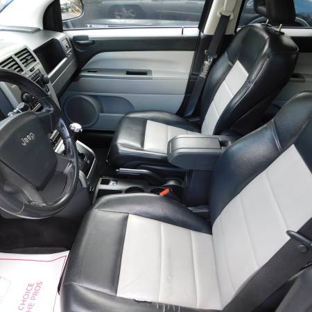 2007 Jeep Compass-113k - 4x4 - limited pkg-leather, roof, heat for sale in Lebanon, NH – photo 9