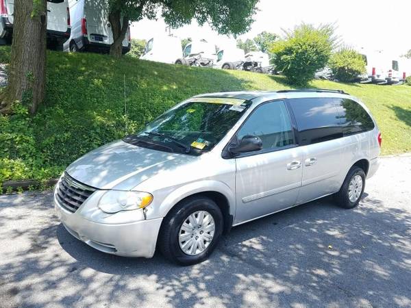 2007 CHRYSLER TOWN&COUNTRY CLEAN CARFAX, AFFORDABLE 7 for sale in Allentown, PA