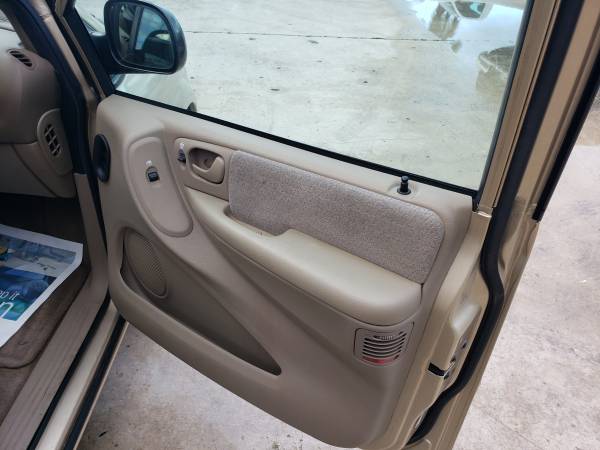 2001 Chrysler Town&country for sale in Royal Palm Beach, FL – photo 9