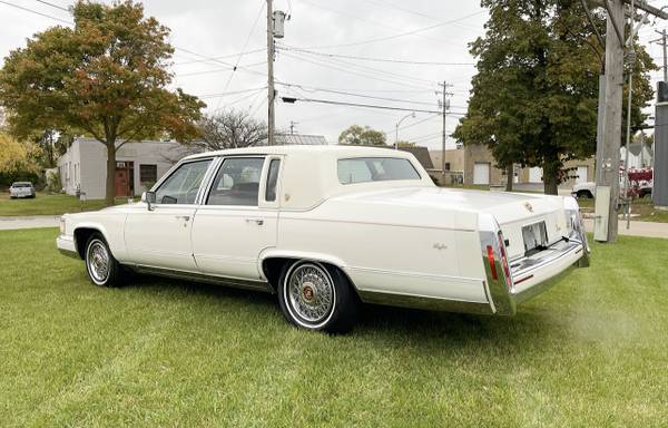 1990 Cadillac Brougham for sale in milwaukee, WI – photo 2
