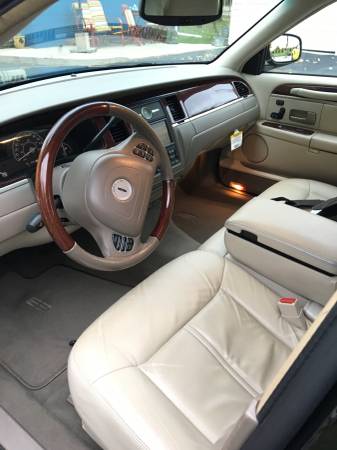 2004 LINCOLN TOWN CAR ULTIMATE for sale in Buffalo, NY – photo 6