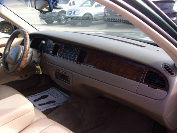 1998 Lincoln Town Car Signature 4dr Sedan with - - by for sale in Sioux Falls, SD – photo 17
