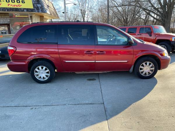 2006 Chrysler Town and Country Touring - - by dealer for sale in Independence, MO 64053, MO – photo 8