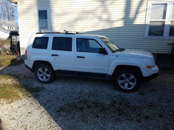 2011 jeep patriot 4x4 - cars & trucks - by owner - vehicle... for sale in Chippewa Lake, OH