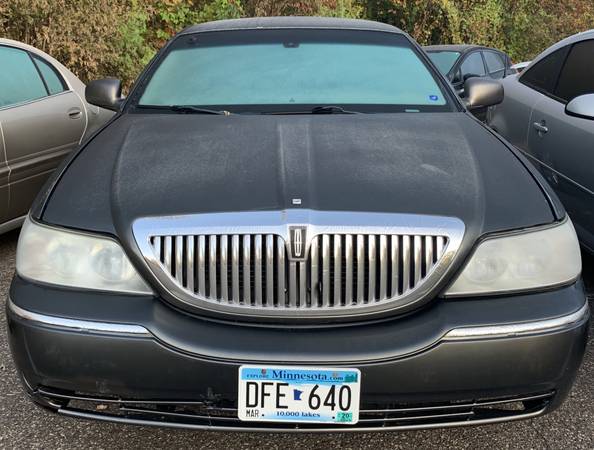 2004 Lincoln Town Car for sale in Cambridge, MN