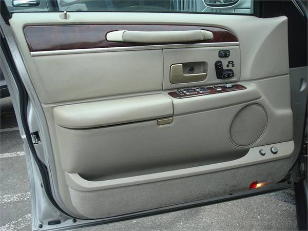 2006 Lincoln Town Car Signature Limited, Sunroof, Only 97k Miles!! for sale in Rock Hill, SC – photo 20