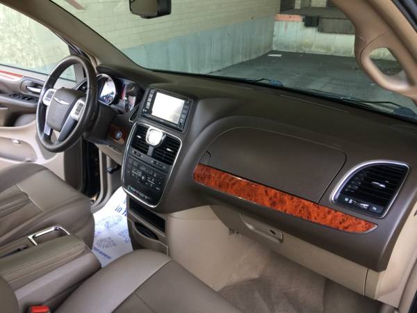 2015 Chrysler Town Country Touring for sale in Mount Prospect, IL – photo 22