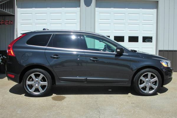 2013 Volvo XC60 Premier T6 AWD - Heated Seats, Remote Start, Loaded!! for sale in Vinton, IA – photo 4