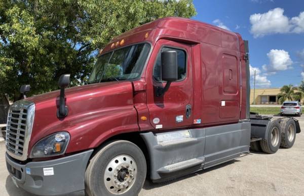 2017 Freightliner Casacadia 125 6x4 T/A Sleeper Truck Tractor - cars for sale in Boynton Beach , FL