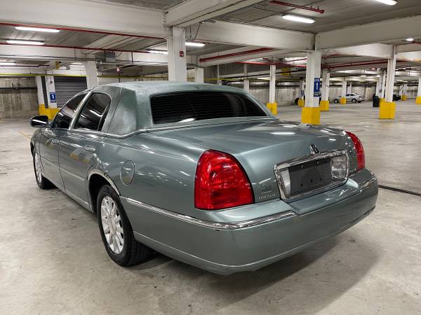 2006 Lincoln town car low miles for sale in Paterson, NJ – photo 2