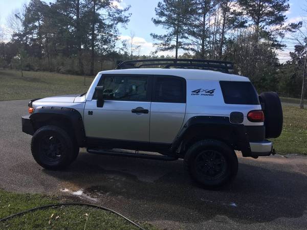 SOLD. Clean TOYOTA FJ CRUISER 4x4 for sale in Collins, MS – photo 3