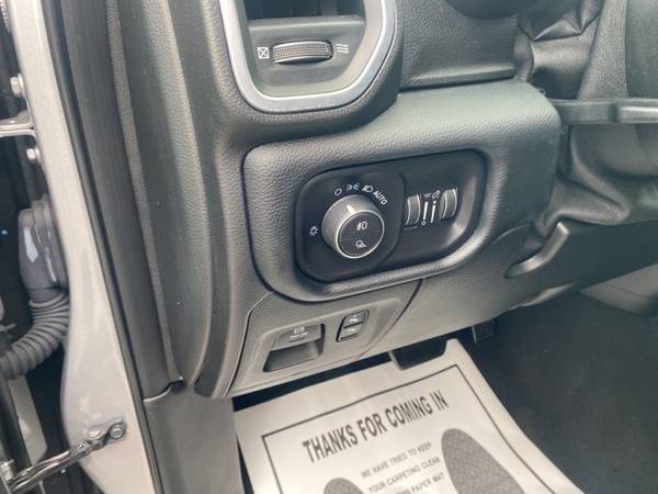 2019 RAM 1500 SLT Crew Cab Hemi Great Truck Lets Trade Text Offers for sale in Knoxville, TN – photo 18