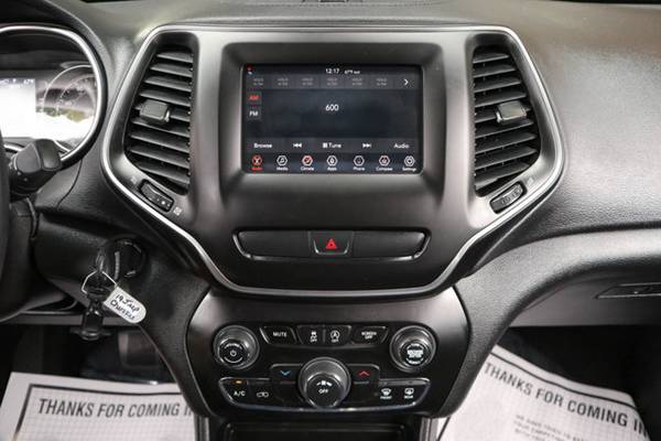 2019 Jeep Cherokee, Bright White Clearcoat for sale in Wall, NJ – photo 18