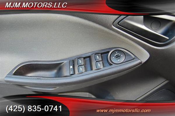 **2012** FORD FOCUS "SE" AUTO. **SAVE ON GAS** for sale in Lynnwood, WA – photo 18