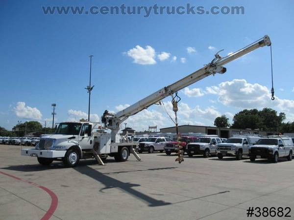 2005 International 4300 REGULAR CAB WHITE Amazing Value!!! for sale in Grand Prairie, TX – photo 4