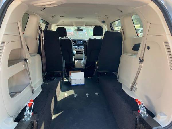 2018 Chrysler Pacifica Handicap Accessible Wheelchair Van for sale in Dallas, MO – photo 18